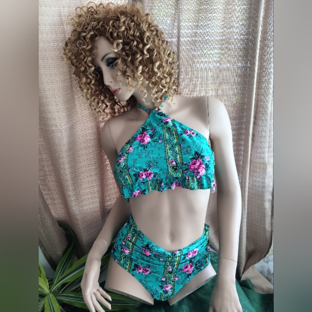 Betsy Johnson Emerald In Bloom 2 Piece Swimsuit  Top S  Bottom Medium